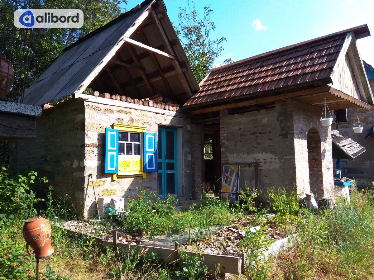 Продам земельну ділянку зі старим будинком в тихому, безпечному місці. — фото 2