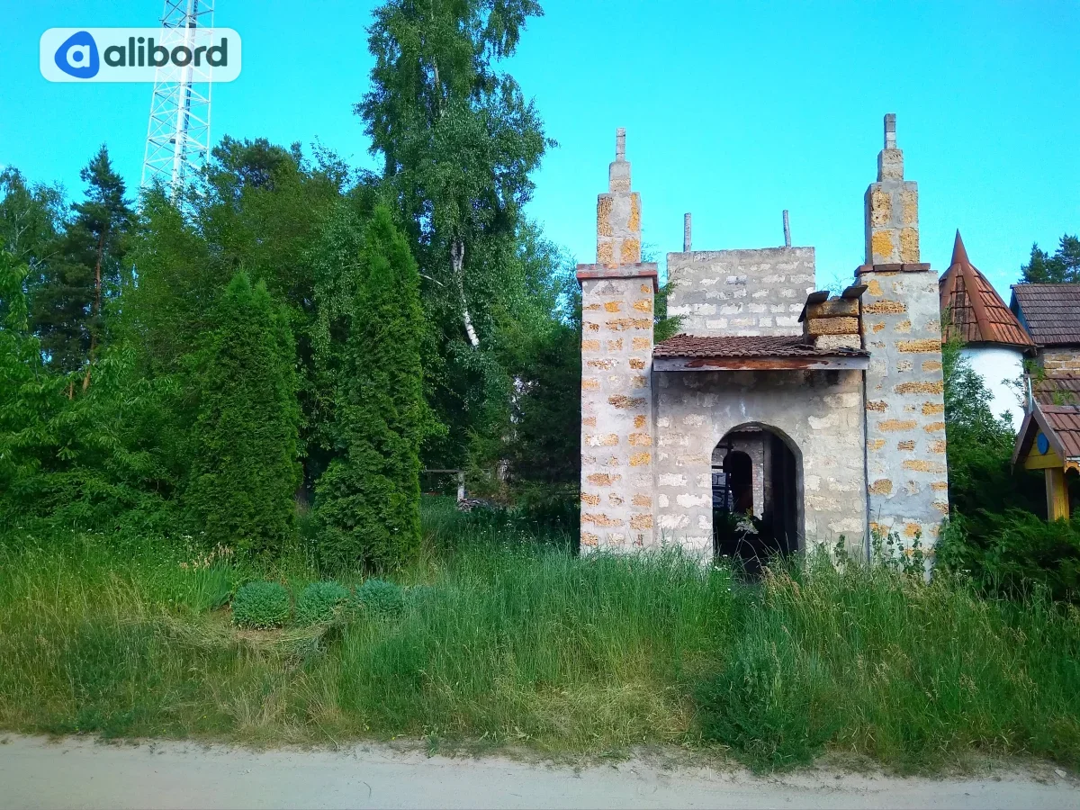Продам земельну ділянку зі старим будинком в тихому, безпечному місці. — фото 4