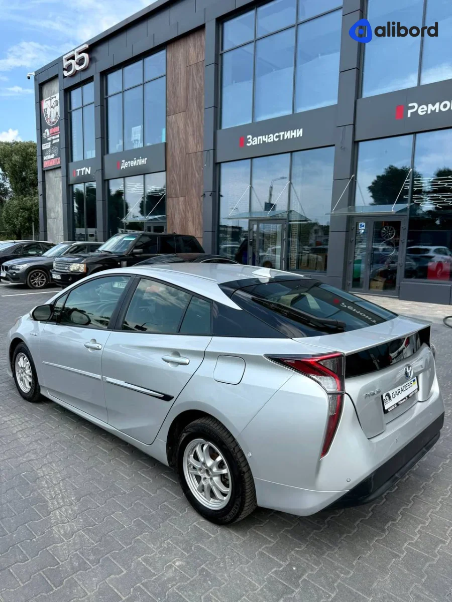 Toyota Prius 2017 – твій вірний супутник для економних поїздок! — фото 2