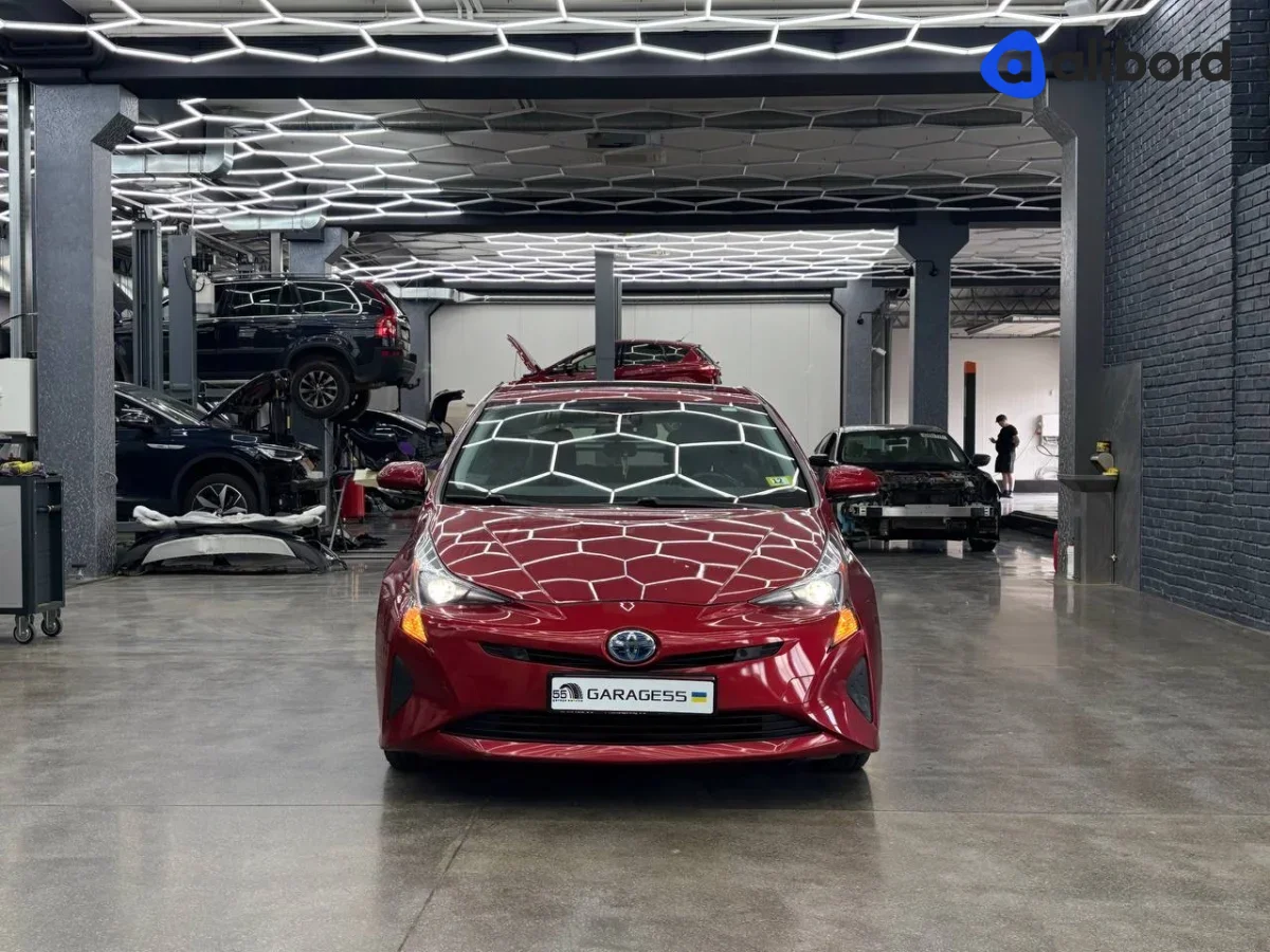 доступний в оренду Toyota Prius