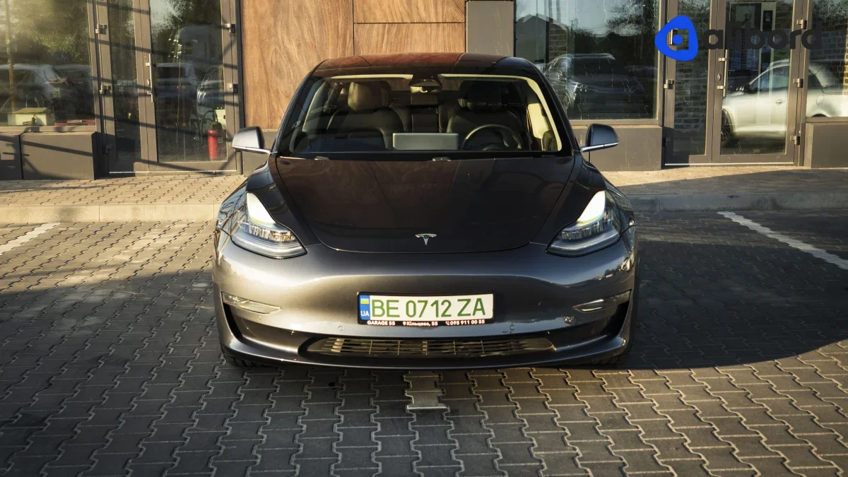 Tesla Model 3 — фото 4