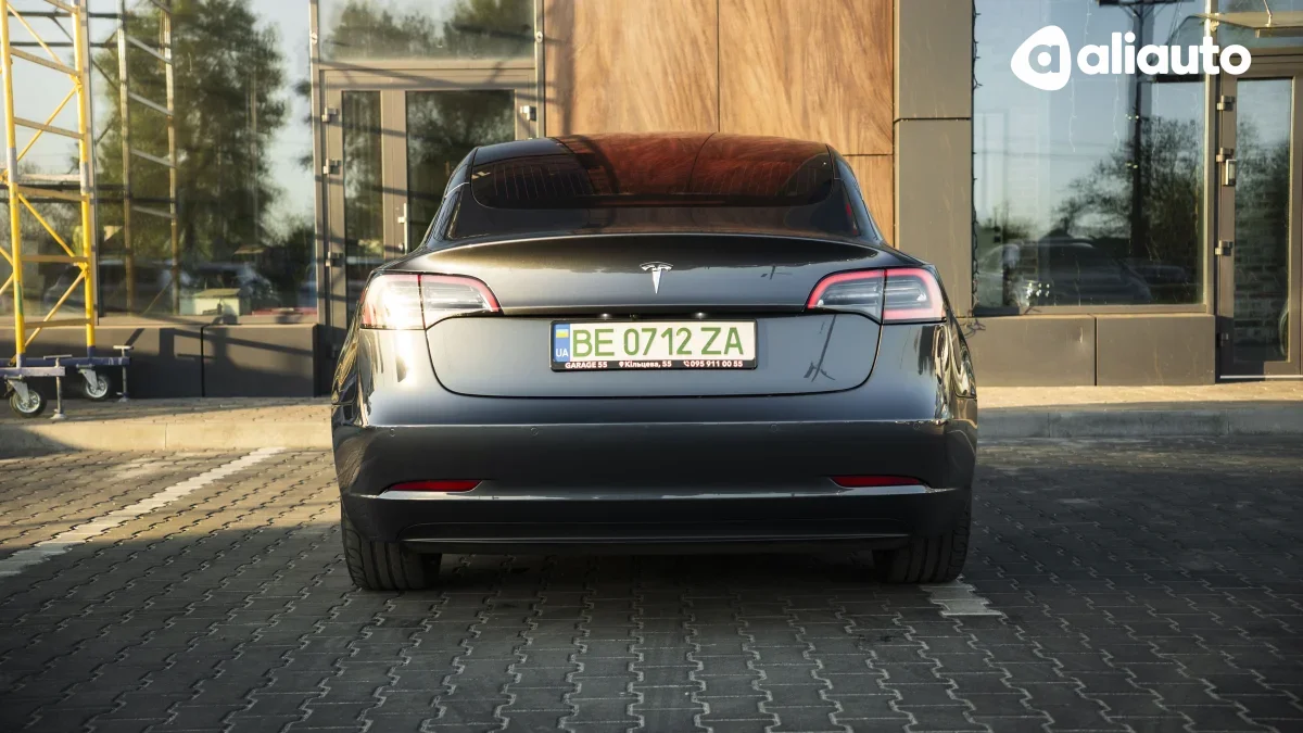 Tesla Model 3 — фото 5