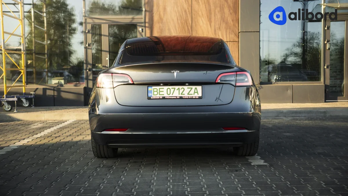 Tesla Model 3 — фото 5