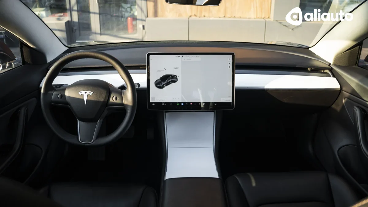 Tesla Model 3 — фото 8