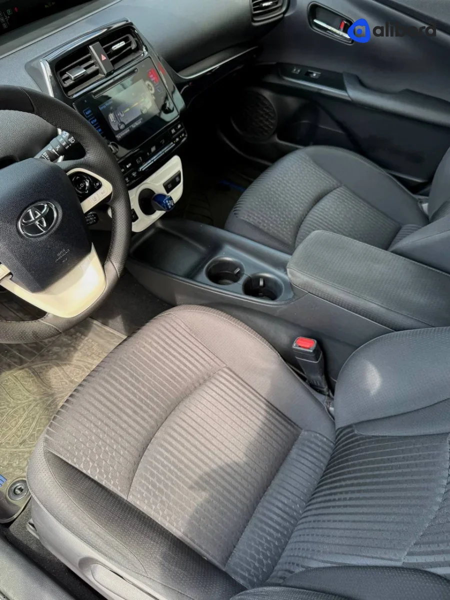 Оренда Toyota Prius 2018 Hybrid — фото 4