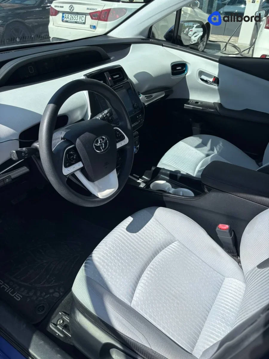 Оренда Toyota Prius 2018 Hybrid — фото 6